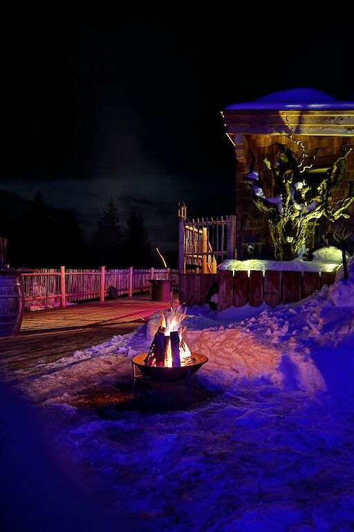 Sauna und Terrasse im Winter - Berggasthof Biberg